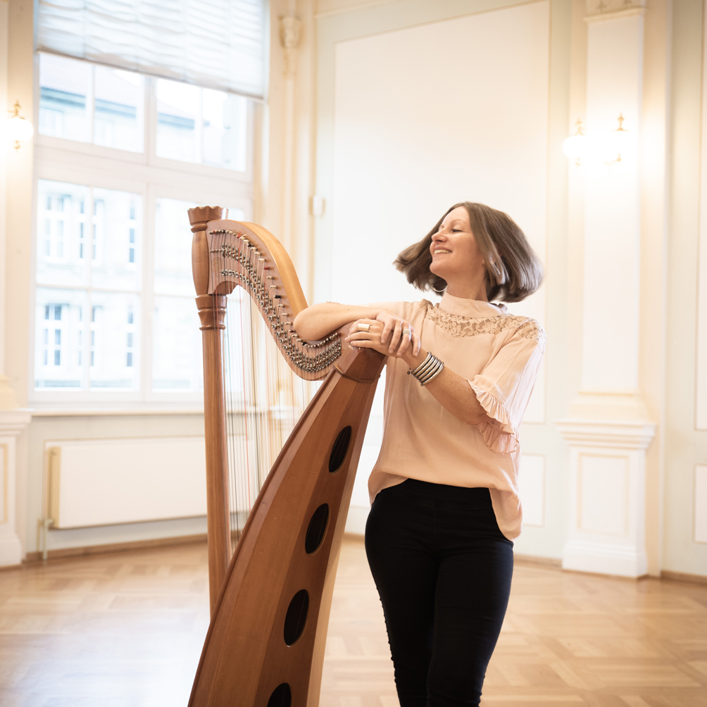 Ka Reinl - Singer-Songwriter mit Harfe und Klavier